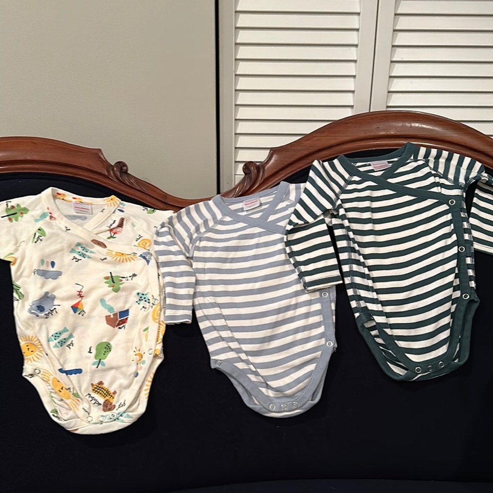 Hanna Andersson 12-18 months - 3 long sleeve bodysuits / onesies